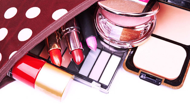 How to Pack Your Travel Makeup Kit Like a Pro