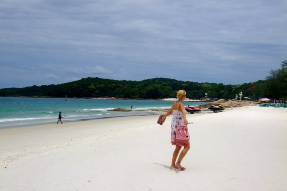 Do’s and Don’ts of Womens Travel Clothing in South East Asia