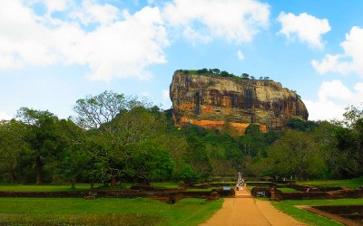 What to Wear in Sri Lanka: Temples, Towns, and Beaches
