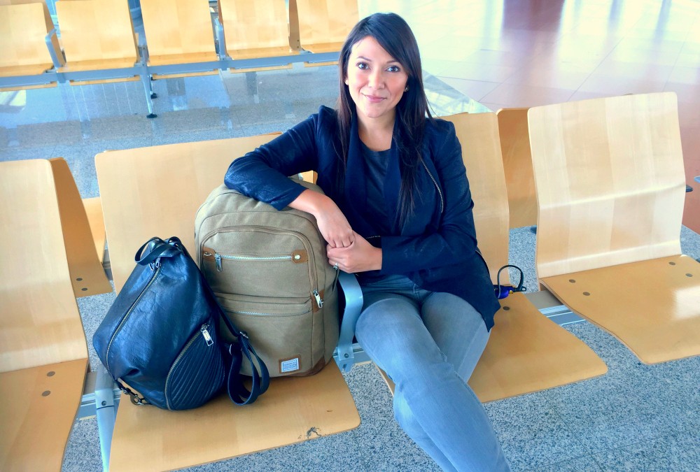 minimalist travel outfits