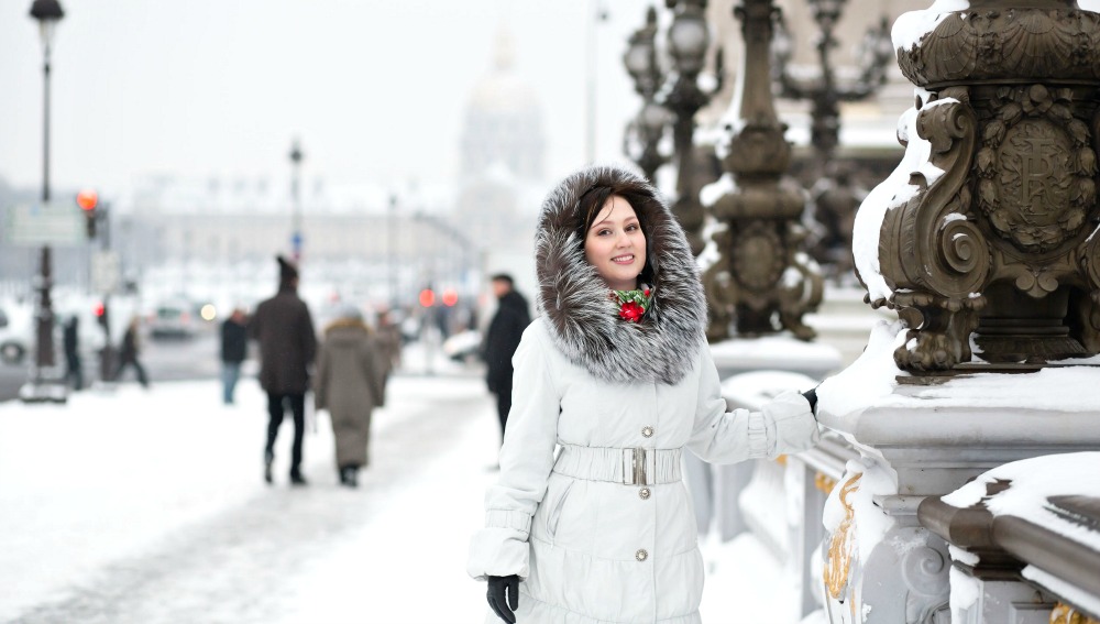 10 Stylish Winter Outfits You Can Actually Wear In The Snow