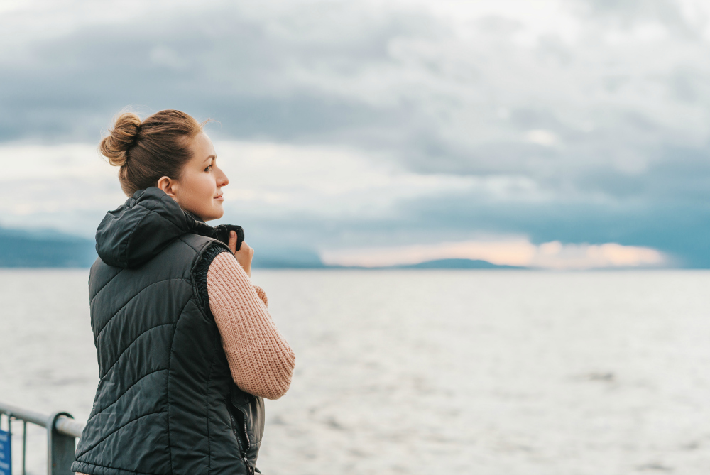 The Best Travel Vest for Women: 15 Cozy Reader Picks