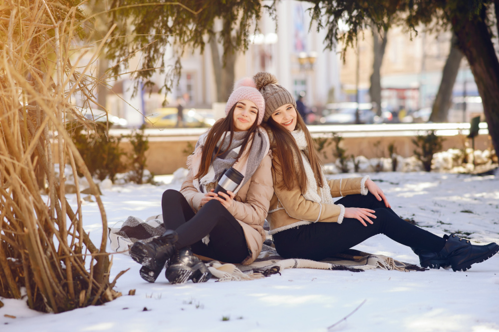 How to Stay Warm in Cold Weather and Not Look Like a Snowman