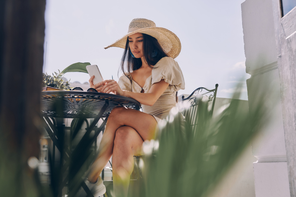 The Ultimate Shopping Guide for Travelers with Shipping Policies